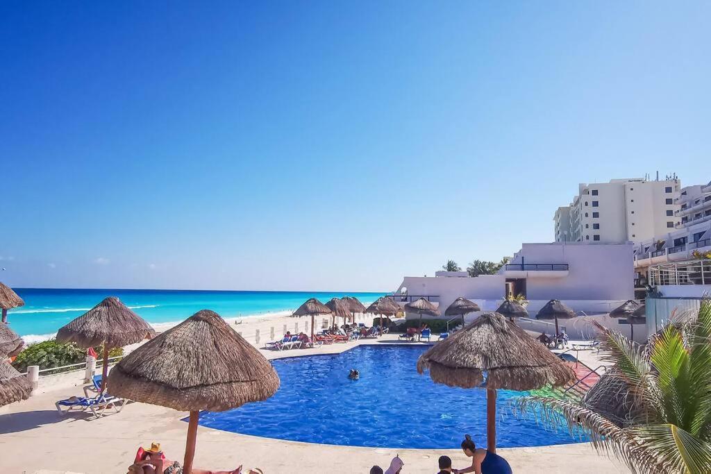 Villa Aurora Beautiful Beachfront Apartment Κανκούν Εξωτερικό φωτογραφία